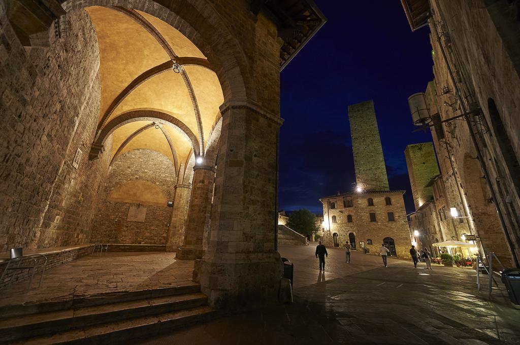 Agriturismo I Pini 圣吉米纳诺 外观 照片